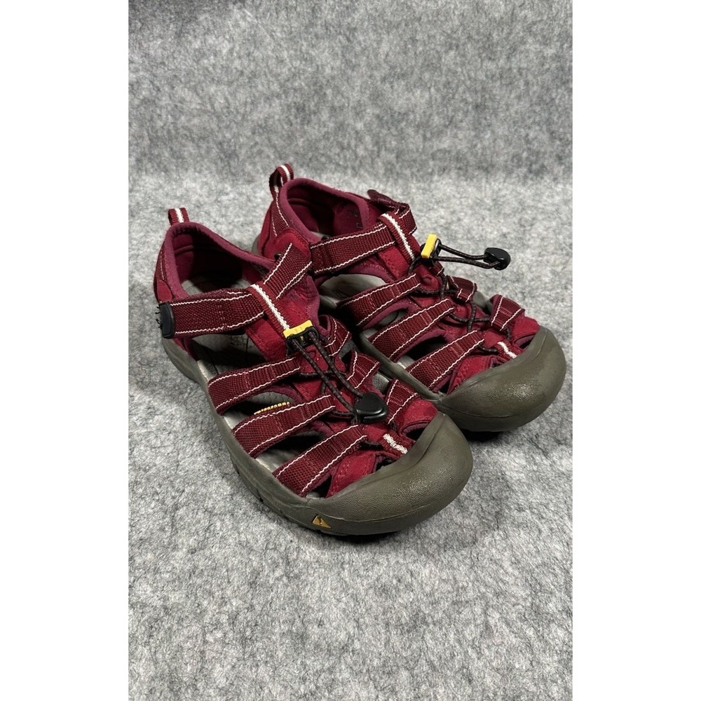 KEEN Newport H2 Shoes Women Size 6 Burgundy Waterproof Hiking Sandals